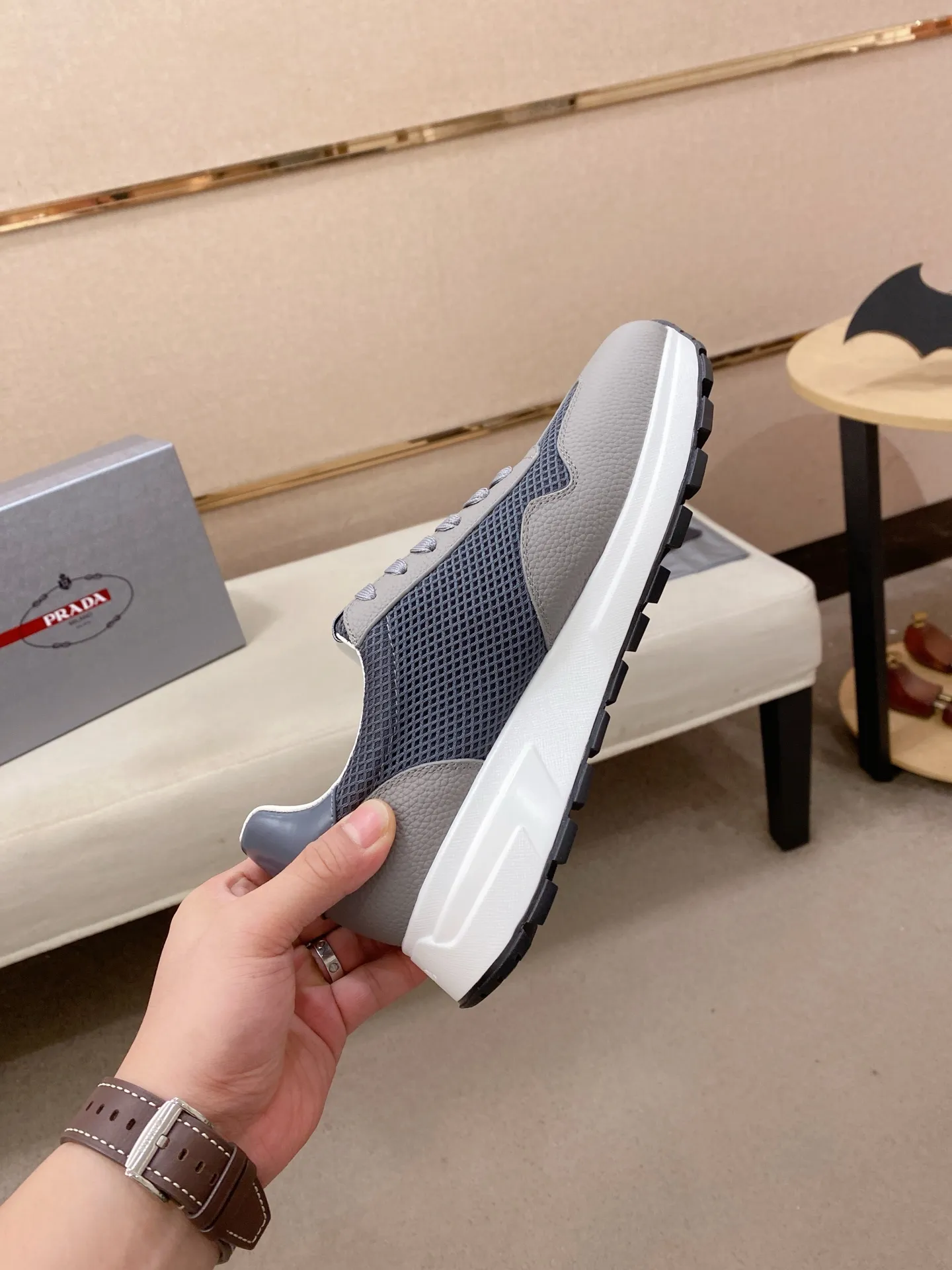Men's shoes 💰 580💰 ✔️✔️✔️High version High-quality new PRADA (Prada) counters are launched simultaneously, new men's shoes, 😘fabrics are selected from first-layer cowhide fabrics. Lining: Imported cowhide leather lining. 👍🏿High-end☄️Open-molded non-slip rubber outsole, exquisite lines, simple and elegant, comfortable and high-end for leisure travel. Code number: 38 to 45